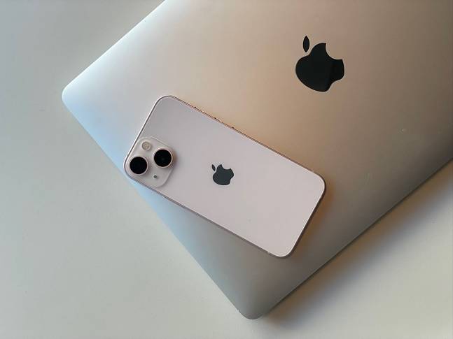 아이폰13 미니./ 사진=백유진 기자 byj@