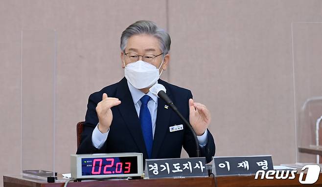 이재명 경기도지사는 20일 "대장동 개발사업을 놓고 음해당하고 의심받고 그렇긴 하지만, 제가 다시 이런 상황 발생해도 똑같이 했을 것"이라고 밝혔다./뉴스1 © News1 경기사진공동취재단