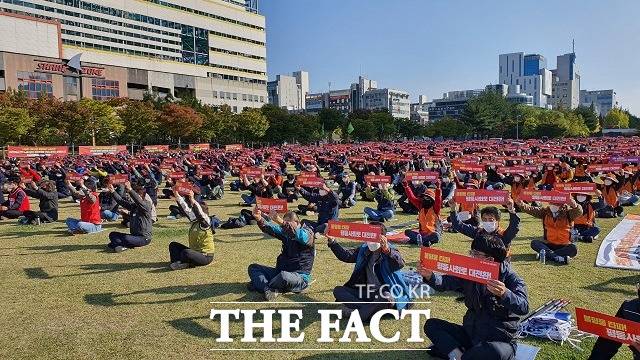 민주노총 대전본부가 20일 대전시 서구 보라매공원에서 총파업대회를 진행하고 있다. / 대전 = 김성서 기자