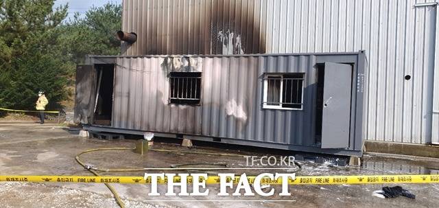 청양군 화성농공단지 내 컨테이너에서 불이 나 직원 4명이 숨졌다. / 청양소방서 제공