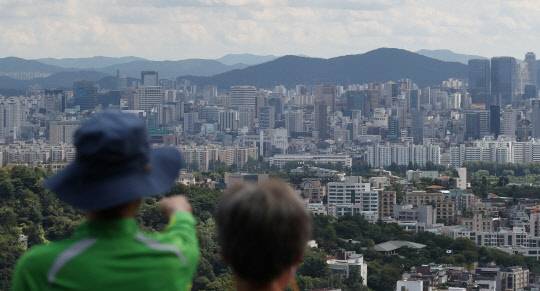 서울 중구 남산에서 바라본 용산, 강남 지역 아파트. 연합뉴스
