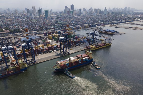 지난 19일 필리틴 마닐의 마닐라 노스 항만에 컨테이너들이 쌓여있는 모습.AP뉴시스