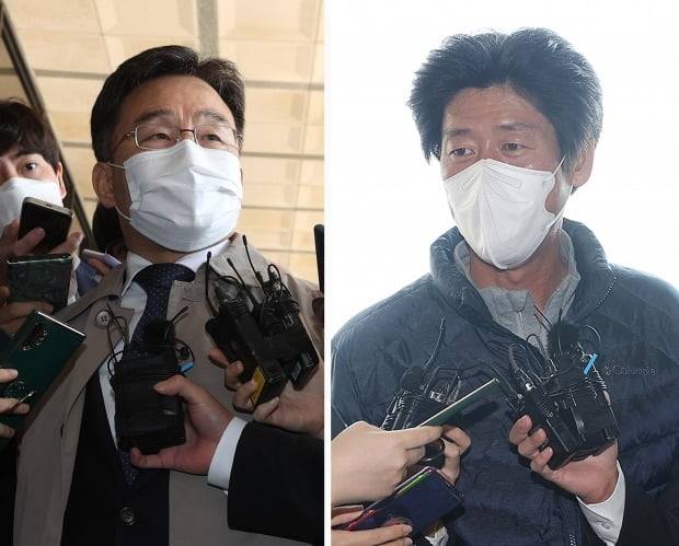 화천대유 대주주 김만배(왼쪽)씨와 남욱 변호사가 20일 오후 서울 서초구 서울중앙지검에 재소환돼 출석하고 있다. /사진=연합뉴스