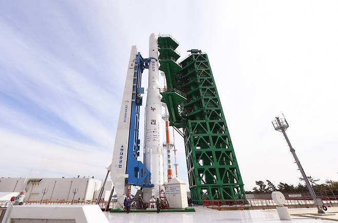 South Korea's first self-developed satellite launch vehicle Nuri stands on a launch pad at the Naro Space Center in Goheung, South Jeolla Province. (Yonhap)