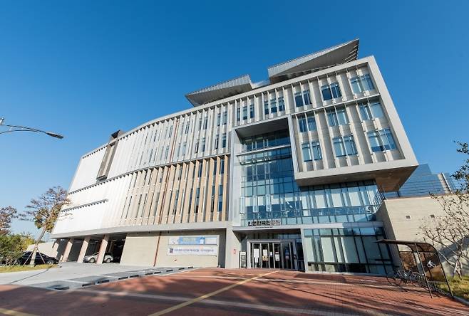 경북대 영남문화연구원이 있는 인문한국진흥관 전경. (경북대 제공) 2021.10.20