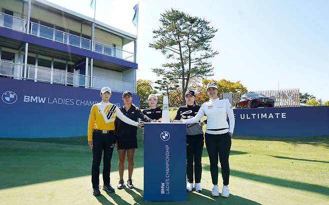 20일 열린 LPGA 투어 BMW 레이디스 챔피언십 공식 포토콜 행사에서 박성현(왼쪽부터), 대니얼강, 장하나, 고진영, 한나 그린이 선전을 다짐하고 있다.BMW 코리아 제공