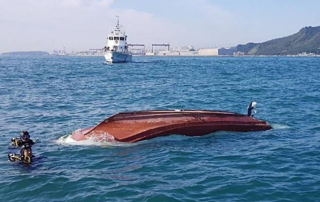 선박 전복 ※ 기사와 직접 관계가 없습니다. [연합뉴스 자료사진]