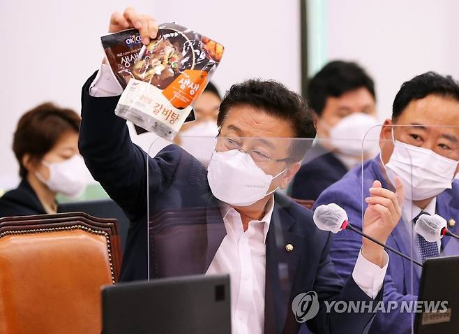 질의하는 윤재갑 의원 [연합뉴스 자료]