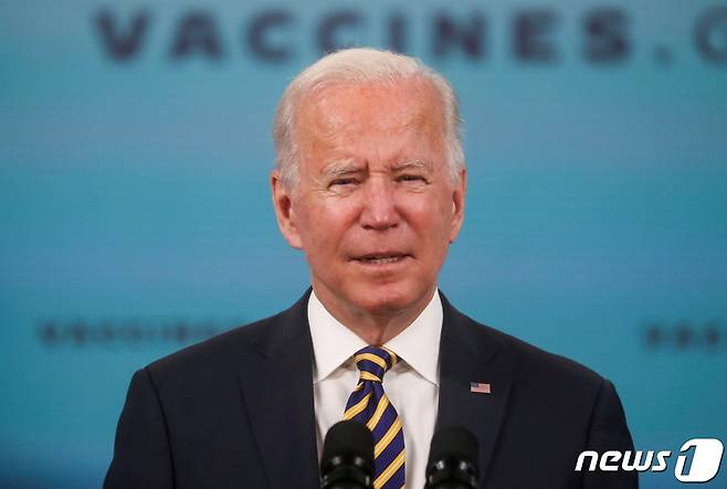 14일(현지시간) 조 바이든 미국 대통령이 워싱턴D.C 백악관에서 신종 코로나바이러스 감염증 관련 연설을 하고 있다. 2021.10.14 © 로이터=뉴스1