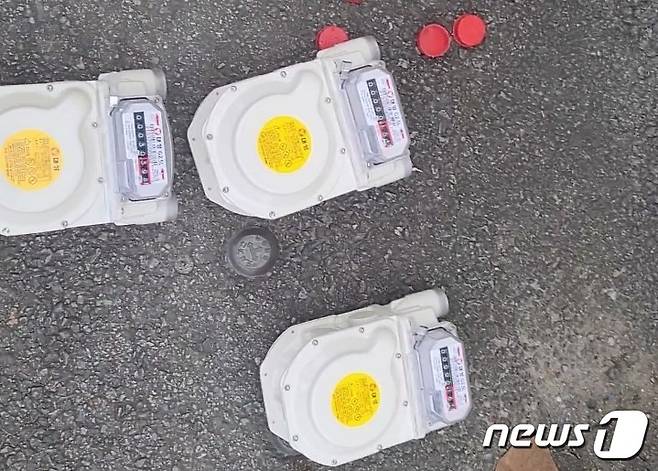 21일 충북 충주 문화동과 칠금·금릉동 1000여 가구가 계량기 불량으로 불편을 겪은 것으로 드러났다. 사진은 교체한 계량기.(독자 제공)2021.10.21/© 뉴스1