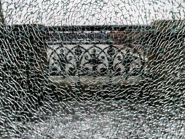 강화유리가 깨진 모습 ©게티이미지뱅크