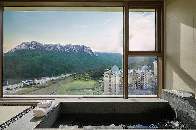 소노펠리체 델피노 객실 내 프라이빗욕조 / 사진 = 소노인터내셔널