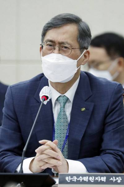 정재훈 한국수력원자력 사장이 21일 서울 여의도 국회에서 열린 과학기술정보방송통신위원회의 원자력안전위원회, 한국수력원자력 등에 대한 종합감사에서 질의에 답변하고 있다. / 사진=뉴시스