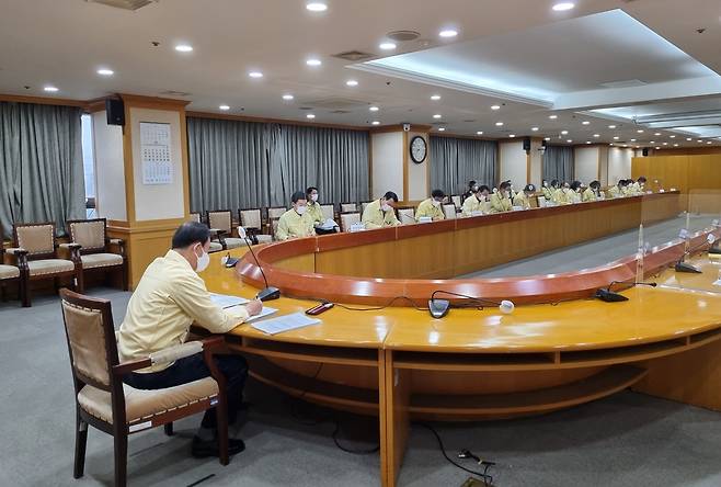 정책토론회의 주재하는 조길형 충주시장 충주시청 제공. 재판매 및 DB 금지