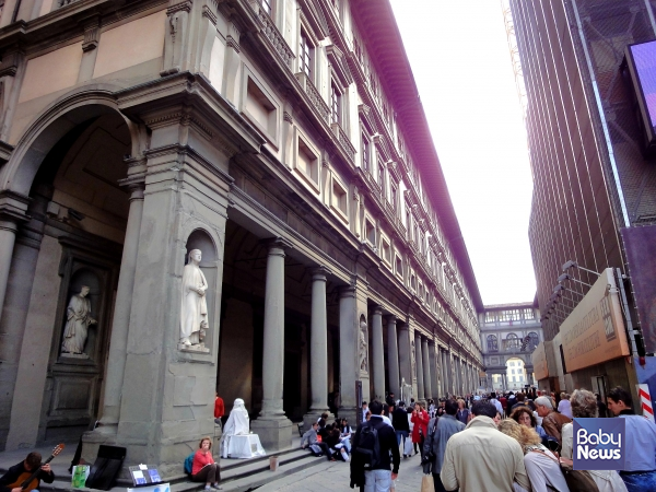 15세기 중세 유럽에서 르네상스가 꽃을 피운 고장 이탈리아 피렌체에 있는 우피치 미술관. ⓒ김재원