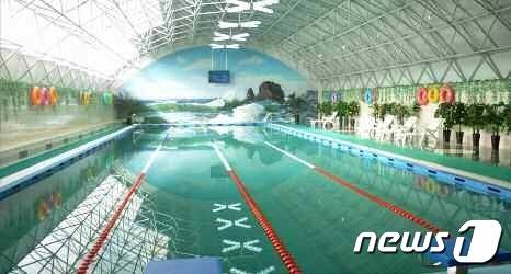 (평양 노동신문=뉴스1) = 북한 노동당 기관지 노동신문은 21일 정방산 기슭에 현대적인 호텔이 준공됐다고 보도했다. 호텔은 3개 호동과 운동실, 수영장을 갖췄으며 20일 준공식이 진행됐다. [국내에서만 사용가능. 재배포 금지. DB 금지. For Use Only in the Republic of Korea. Redistribution Prohibited] rodongphoto@news1.kr