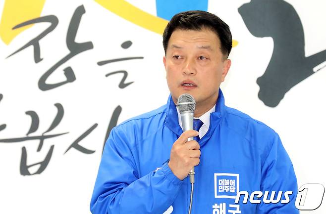 윤준호 더불어민주당 해운대을 국회의원 후보가.2018.5.25/뉴스1 © News1 여주연 기자