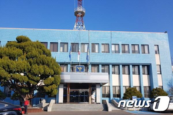 창녕군체육회 직원 횡령에 대한 수사를 벌여온 경찰이 한정우 창녕군수와 해당 체육회 관계자들을 검찰에 송치했다.사진은 경남 창녕경찰서 전경. © 뉴스1