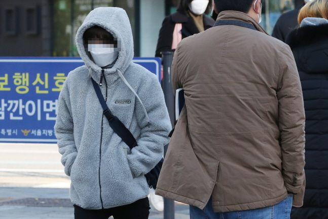 서울 종로구 광화문네거리에 시민들이 출근을 하고 있다. ⓒ데일리안 류영주 기자