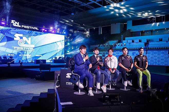 서브 무대에서 펼쳐진 온라인 시민 참여 프로그램 ‘성남ROX를 이겨라!’