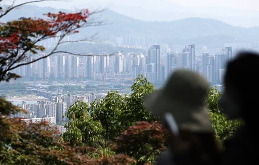 한국부동산원이 21일 발표한 '10월 3주(18일 기준) 전국 주간 아파트 가격동향'에 따르면 전국 아파트값 상승률은 0.25%로 나타났다. 전주보다 0.02%포인트 축소했다. /사진=뉴스1