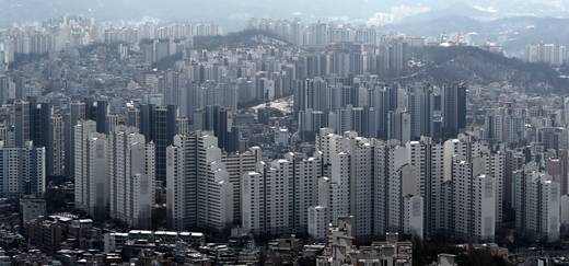 한국부동산원에 따르면 10월 셋째 주(지난 18일 기준) 서울 아파트 매매수급지수는 전주 101.9보다 0.3포인트 하락한 101.6으로 나타났다. /사진=뉴스1