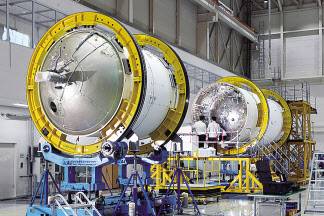 누리호 시험발사체 조립 모습. [한국항공우주연구원 제공]