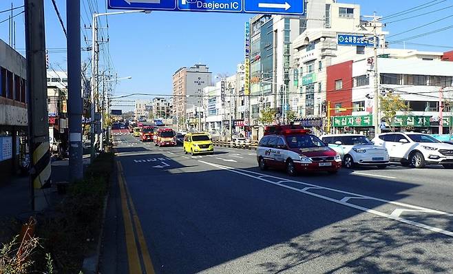 [대전=뉴시스] 대전소방본부가 화재진압 차량이 긴급 출동하고 있다. (사진= 대전소방본부 제공)  *재판매 및 DB 금지