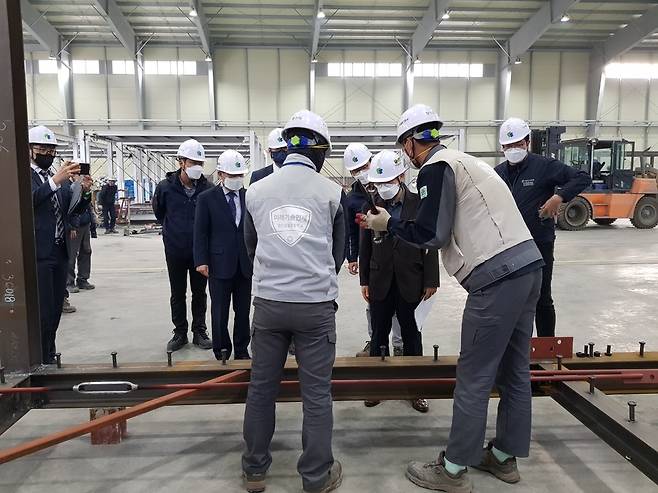 충남교육청 기업체 방문해 학생 현장실습 안전점검  [충남교육청 제공. 재판매 및 DB 금지]