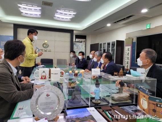 김상호 하남시장(왼쪽줄 두번째) 21일 바이오클러스터 조성 설명회 주재. 사진제공=하남시