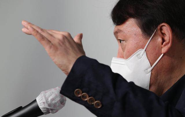 윤석열 국민의힘 대선 경선 후보가 21일 서울 여의도 국민의힘 중앙당사에서 청년정책 공약을 발표하고 있다. 이 자리에서 윤 후보는 “전두환 옹호 발언과 관련 비판을 겸허히 수용하고 유감을 표한다”고 밝혔다. 국회사진기자단