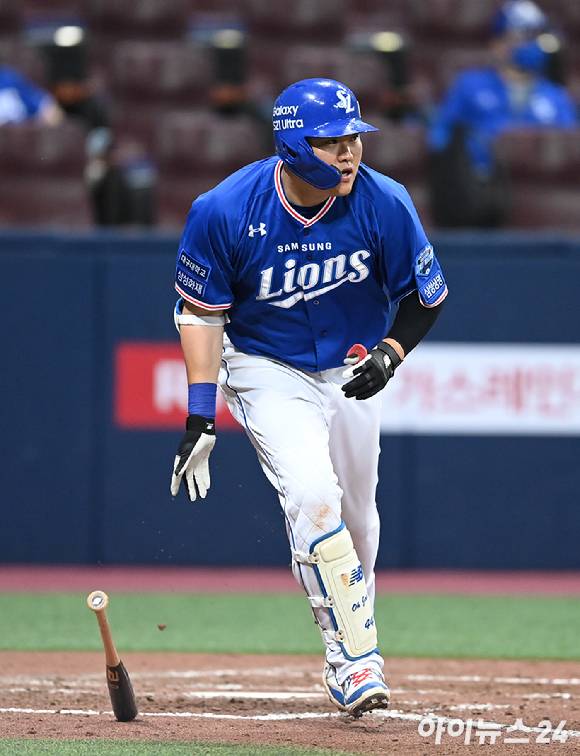 삼성 라이온즈 오재일은 23일 열린 KT 위즈와 홈 경기에서 결승타와 함께 추가점을 이끈 솔로홈런을 쳤다. 삼성은 이날 KT에 4-0으로 이겨 1위로 올라섰다. [사진=김성진 기자]