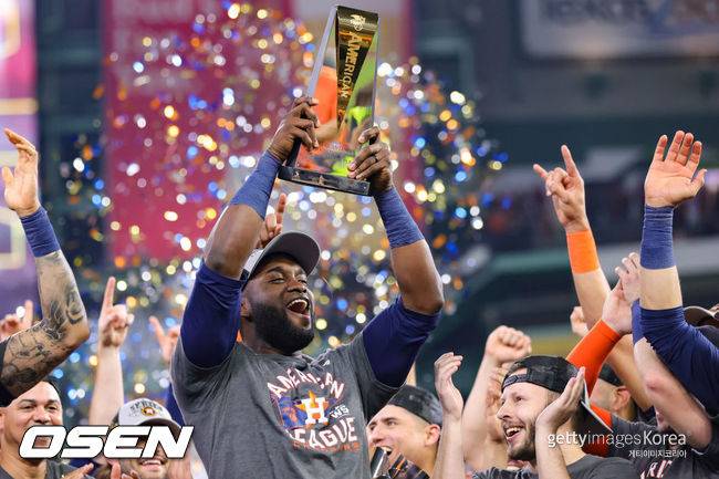 [사진] 알바레스는 2021년 10월 23일(한국시간) 미국 텍사스주 휴스턴 미닛 메이드 파크에서 열린 보스턴 레드삭스와 2021 메이저리그 포스트시즌 아메리칸리그 챔피언십시리즈 6차전에서 4번 지명타자로 선발 출장해 2루타 2개, 3루타 1개 포함 4타수 4안타 1타점 2득점으로 불방망이를 휘둘러 휴스턴의 월드시리즈 진출을 이끌었다. ⓒGettyimages(무단전재 및 재배포 금지)