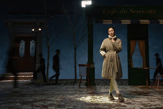 코오롱스포츠 미드다운 '업라이트 코트'. (코오롱스포츠 제공) © 뉴스1