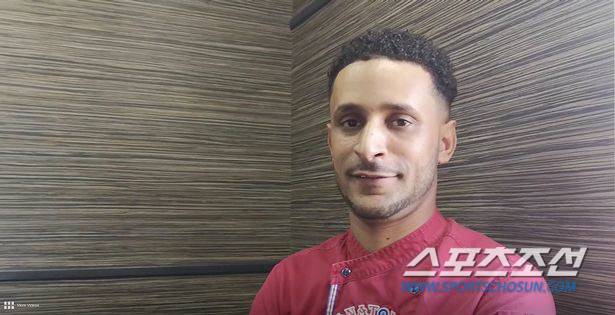 영국에서 '리오 퍼디낸드 닮은 꼴'로 활약 중인 바즈 아흐메드씨. 데일리스타 기사캡쳐