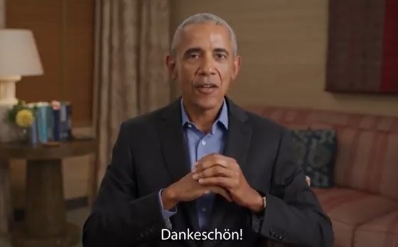 버락 오바마 전 미국 대통령이 앙겔라 메르켈 독일 총리의 마지막 EU 정상회의 환송 행사에서 공개한 영상 메시지에서 ″당케 쇤(대단히 감사합니다)″이라는 말로 감사 인사를 건넸다. [트위터 캡처]