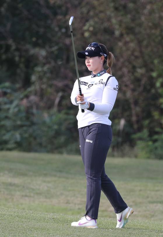 Lim Hee-jeong plays her iron in the second round of the BMW Ladies Championship at LPGA International Busan in Busan on Friday. [YONHAP]