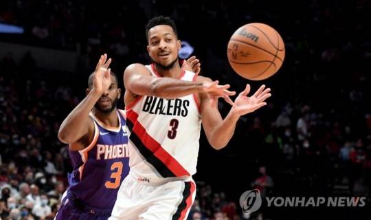 패스하는 매콜럼[USA TODAY Sports=연합뉴스]