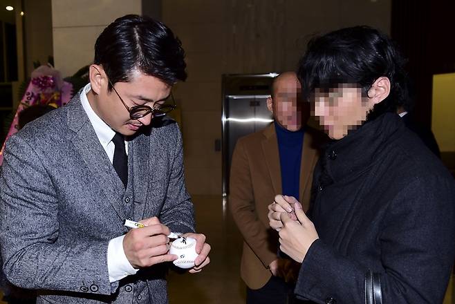 박용택은 선수 시절 사인을 잘해주기로 유명한 선수였다. 팬서비스에 있어 인정을 받았다. /사진=뉴스1