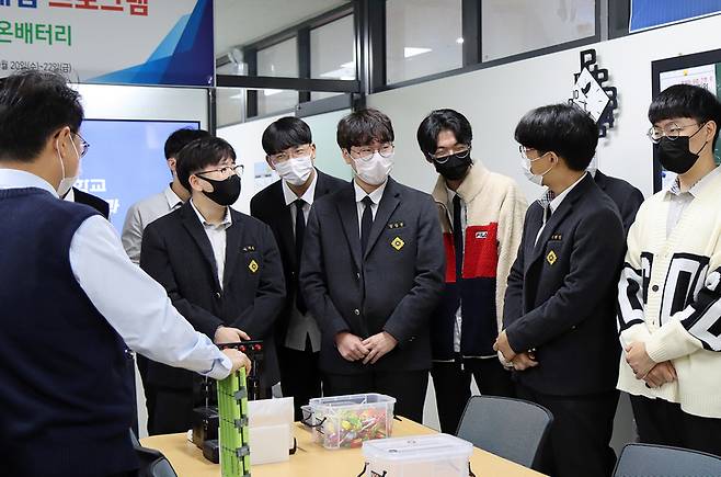 [나주=뉴시스] 동신대, 대동고 학생 대상 교육·체험형 메이커프로그램 진행. (사진 제공 = 동신대학교)  *재판매 및 DB 금지
