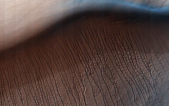 NASA가 2017년 촬영한화성 헬라스 분지의 특이한 모습 (사진=NASA)