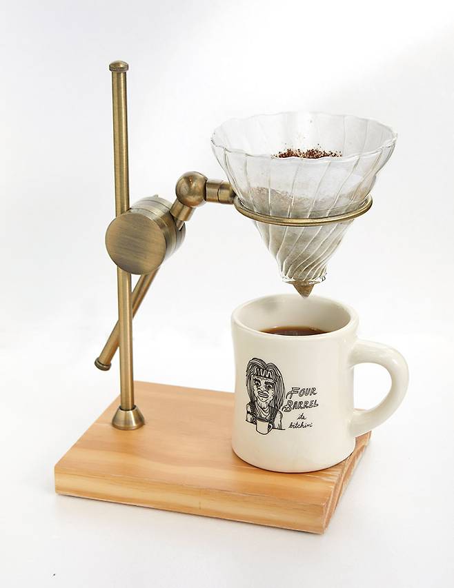 아메리카노에 솔티드 크림을 얹은 ‘화이트 배럴’은 6천5백원.