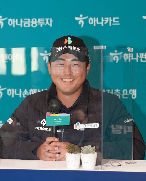 2021년 한국프로골프(KPGA) 코리안투어 하나은행 인비테이셔널 우승을 차지한 이태훈 프로. 사진제공=하나은행 인비테이셔널 대회본부