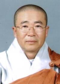 고 종광 스님. 세수 68, 법납 54.