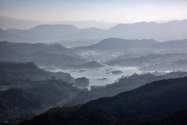 스리파다 야생보호구역은 여명이 밝아오는 순간 더 큰 감동으로 다가온다.