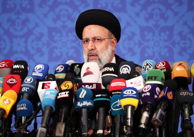 세예드 에브라힘 라이시 대통령이 올해 6월 테헤란에서 대선 승리 후 첫 기자회견을 하고 있다. 테헤란=EPA 연합뉴스