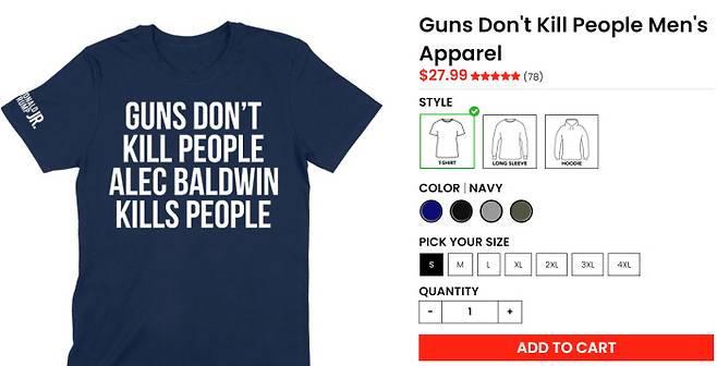 도널드 트럼프 전 미국 대통령의 장남 도널드 트럼프 주니어가 홈페이지에 ‘총은 사람을 죽이지 않는다. 알렉 볼드윈이 사람을 죽인다’라고 적힌 티셔츠를 팔고 있다. 도널드 트럼프 주니어 화면 갈무리