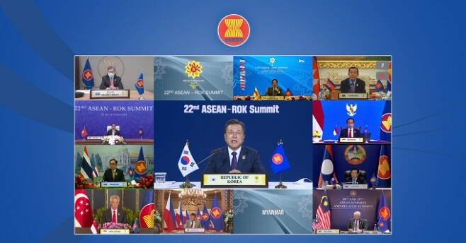 문재인 대통령이 26일 제22차 한·아세안(ASEAN) 화상 정상회의에 참석했다.   아세안 제공
