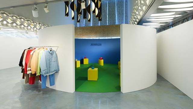 '10 꼬르소 꼬모 서울'(10 Corso Como Seoul)이 최근 글로벌 MZ세대가 가장 소유하고 싶은 매혹적인 브랜드로 떠오른 '자크뮈스'(Jacquemus) 팝업 스토어를 최초로 오픈했다./사진제공=삼성물산 패션부문