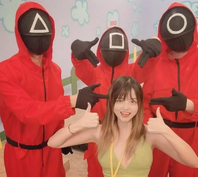 성인 영화 배우 미사가 오징어 게임을 주제로 성인물을 촬영한다며 공개한 사진. 인스타그램 캡처